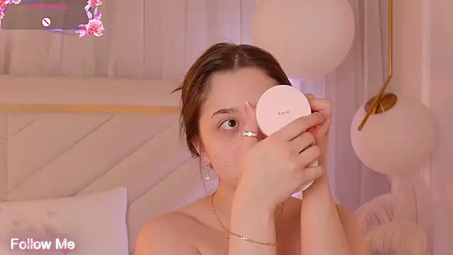 Snapshot of MaryReel chatting on November 18, 2025, 9:36 am MaryReel online show from November 18, 2025, 9:36 am