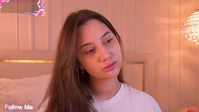 Snapshot of MaryReel chatting on December 5, 2025, 9:40 am MaryReel online show from December 5, 2025, 9:40 am