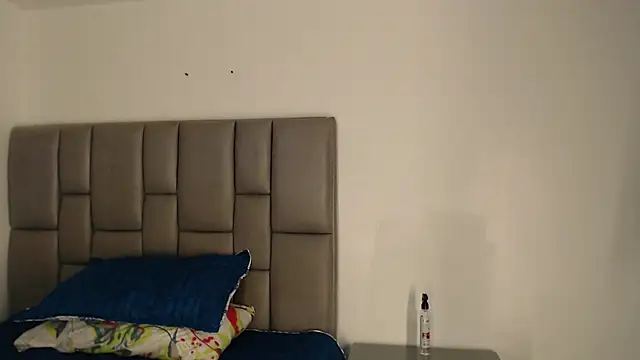 cloehonney online show from May 3, 2026, 12:11 pm