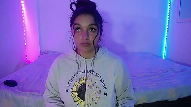 Snapshot of Laurenkenner_ chatting on March 21, 2025, 6:18 pm Laurenkenner online show from March 21, 2025, 6:18 pm