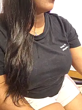 Snapshot of N-Natasha chatting on November 21, 2025, 12:26 pm N-Natasha online show from November 21, 2025, 12:26 pm