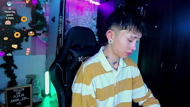 Snapshot of juniior_2311_ chatting on March 15, 2025, 11:19 am juniior 2311 online show from March 15, 2025, 11:19 am