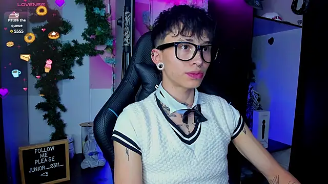 Snapshot of juniior_2311_ chatting on March 19, 2025, 8:54 pm juniior 2311 online show from March 19, 2025, 8:54 pm