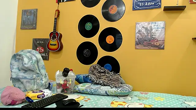 evaleribigtits18 online show from February 20, 2025, 2:40 am