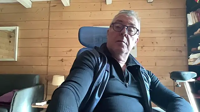 Snapshot of lelohop chatting on October 31, 2025, 12:39 pm lelohop online show from October 31, 2025, 12:39 pm