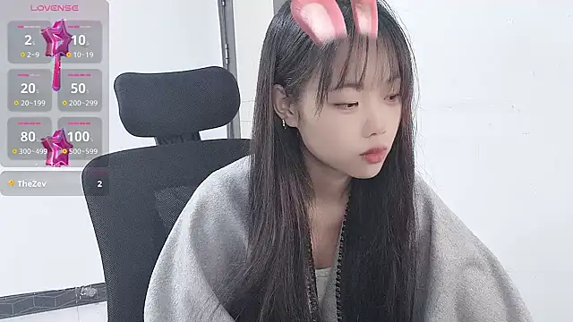 Lvy--v online show from December 13, 2024, 8:47 pm