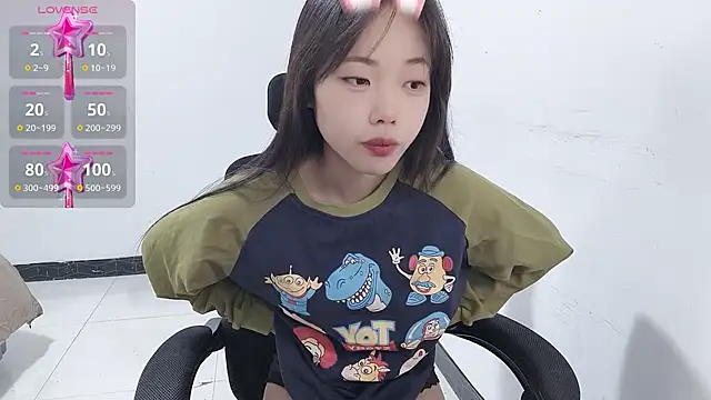 Lvy--v online show from January 14, 2025, 10:44 pm