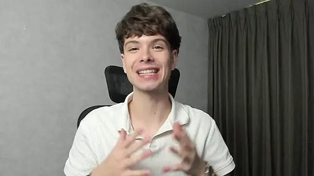 Snapshot of calvin_love_you chatting on March 1, 2026, 5:15 pm calvin love you online show from March 1, 2026, 5:15 pm