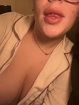 lilylush24 online show from January 22, 2025, 10:05 pm