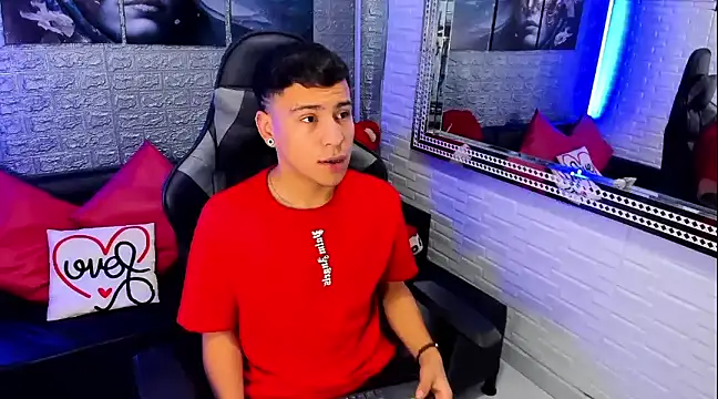 salvadorgomezx online show from January 3, 2025, 9:36 pm