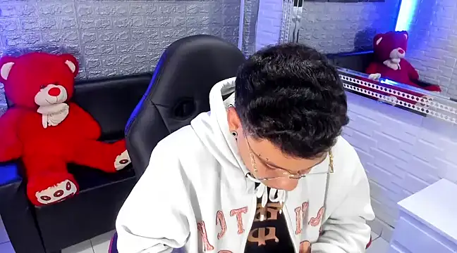 salvadorgomezx online show from February 14, 2025, 6:34 am