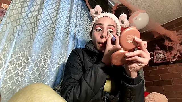 ValeriaLacrozee online show from October 21, 2025, 6:41 pm