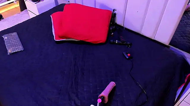 ivannabellini online show from April 19, 2026, 2:05 pm