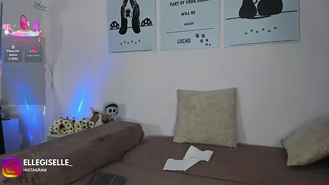 ElleGisellee online show from November 11, 2025, 12:32 am