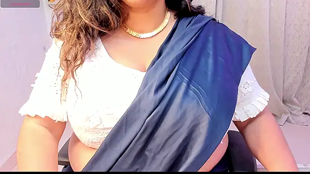 Snapshot of Gulabi_Queen chatting on September 28, 2025, 4:01 pm Gulabi Queen online show from September 28, 2025, 4:01 pm