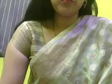 CUTYHINA 001 online show from December 3, 2024, 11:44 am