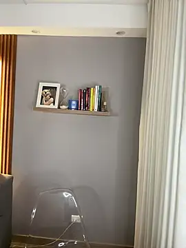 Snapshot of FridaKlein chatting on March 4, 2025, 11:32 pm FridaKlein online show from March 4, 2025, 11:32 pm