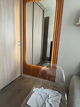 Snapshot of FridaKlein chatting on October 9, 2025, 7:23 pm FridaKlein online show from October 9, 2025, 7:23 pm