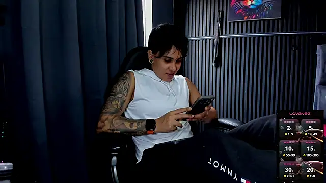 ZhoeStrong online show from November 24, 2025, 8:41 pm