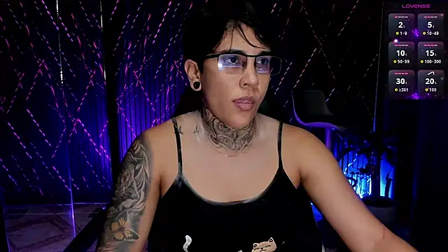 Snapshot of ZhoeStrong chatting on February 2, 2026, 10:41 pm ZhoeStrong online show from February 2, 2026, 10:41 pm