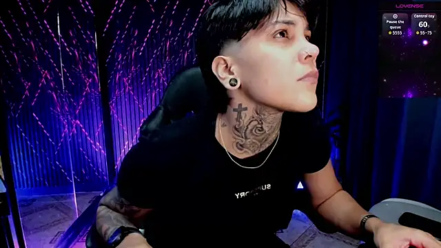 Snapshot of ZhoeStrong chatting on February 6, 2026, 11:41 pm ZhoeStrong online show from February 6, 2026, 11:41 pm