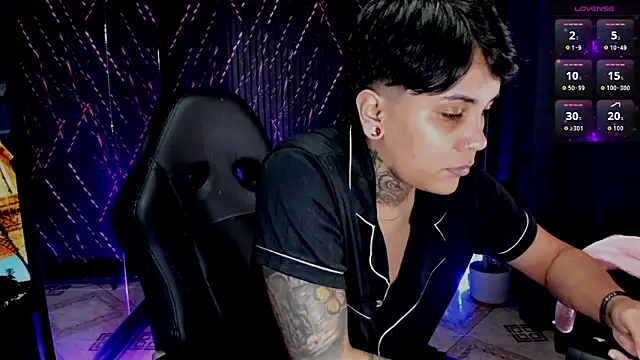 Snapshot of ZhoeStrong chatting on February 7, 2026, 4:43 pm ZhoeStrong online show from February 7, 2026, 4:43 pm