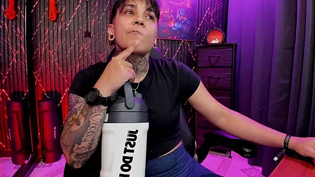 Snapshot of ZhoeStrong chatting on February 22, 2026, 11:14 pm ZhoeStrong online show from February 22, 2026, 11:14 pm