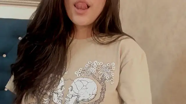 sofiaclauss online show from February 26, 2025, 7:53 am