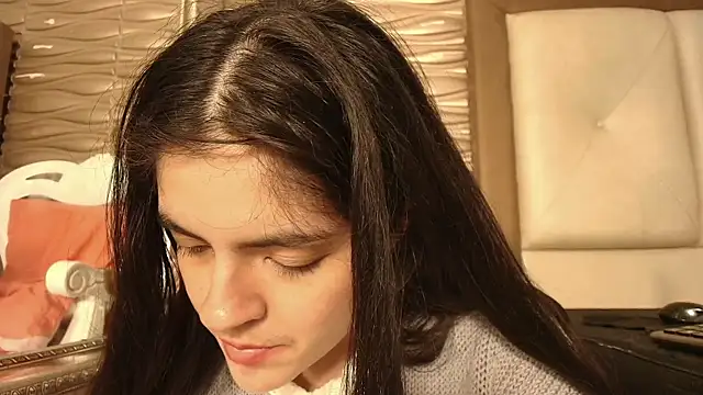 sofiaclauss online show from October 15, 2025, 7:41 am