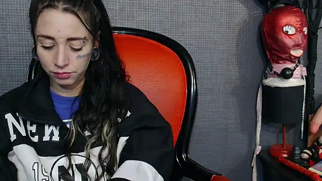 Snapshot of LusstCruella chatting on March 2, 2025, 5:36 pm LusstCruella online show from March 2, 2025, 5:36 pm
