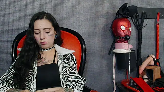 Snapshot of LusstCruella chatting on March 3, 2025, 7:06 pm LusstCruella online show from March 3, 2025, 7:06 pm