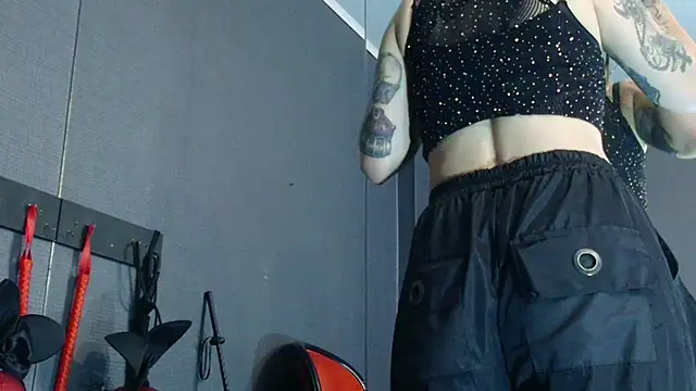 Snapshot of LusstCruella chatting on March 21, 2025, 8:08 pm LusstCruella online show from March 21, 2025, 8:08 pm