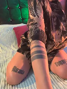 Kitty arts online show from November 16, 2025, 8:03 pm