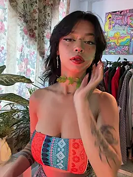 Kitty arts online show from April 21, 2026, 5:50 pm