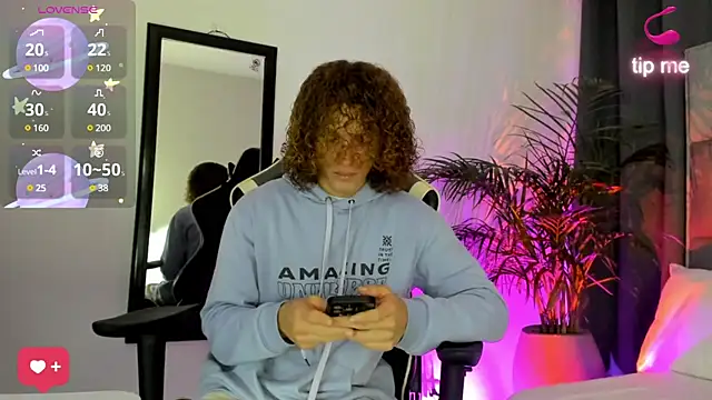 All3ssandr0 online show from December 4, 2024, 1:03 am