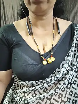 Snapshot of bhuvana555 chatting on June 4, 2026, 5:52 pm bhuvana555 online show from June 4, 2026, 5:52 pm