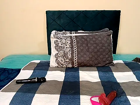 chloechrome online show from March 21, 2025, 5:23 pm