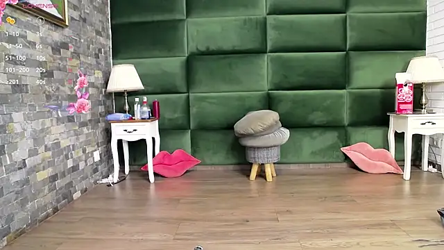 Snapshot of SelenSummer chatting on September 9, 2025, 4:12 am SelenSummer online show from September 9, 2025, 4:12 am