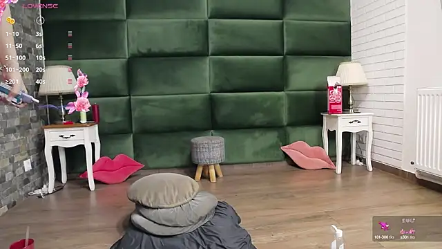 Snapshot of SelenSummer chatting on September 14, 2025, 4:11 am SelenSummer online show from September 14, 2025, 4:11 am