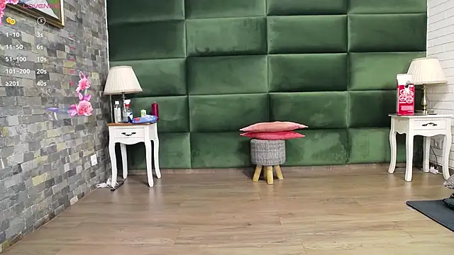 Snapshot of SelenSummer chatting on September 18, 2025, 4:03 am SelenSummer online show from September 18, 2025, 4:03 am