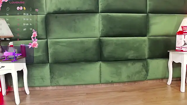 Snapshot of SelenSummer chatting on October 2, 2025, 3:57 am SelenSummer online show from October 2, 2025, 3:57 am