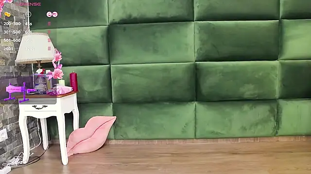 Snapshot of SelenSummer chatting on October 9, 2025, 4:10 am SelenSummer online show from October 9, 2025, 4:10 am