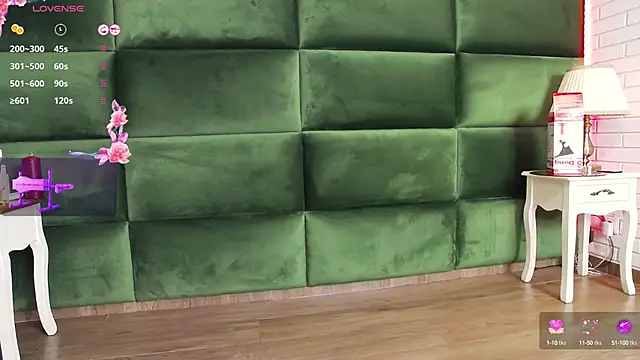 Snapshot of SelenSummer chatting on October 10, 2025, 4:11 am SelenSummer online show from October 10, 2025, 4:11 am