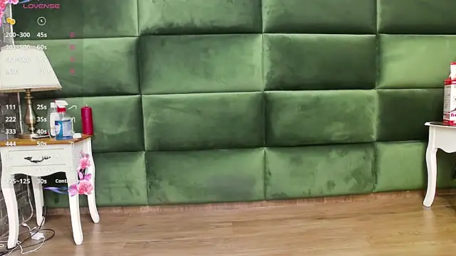 Snapshot of SelenSummer chatting on November 3, 2025, 7:59 pm SelenSummer online show from November 3, 2025, 7:59 pm