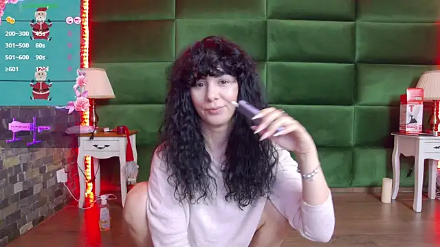 Snapshot of SelenSummer chatting on December 15, 2025, 8:02 pm SelenSummer online show from December 15, 2025, 8:02 pm