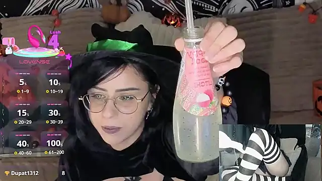 LisandreLaVenale online show from October 23, 2025, 10:19 pm