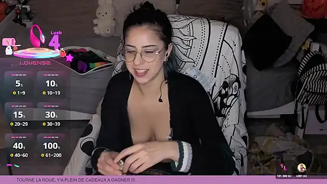 LisandreLaVenale online show from November 6, 2025, 9:37 pm