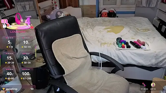 Snapshot of LisandreLaVenale chatting on December 14, 2025, 9:52 pm LisandreLaVenale online show from December 14, 2025, 9:52 pm