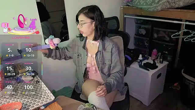 Snapshot of LisandreLaVenale chatting on February 4, 2026, 10:47 pm LisandreLaVenale online show from February 4, 2026, 10:47 pm