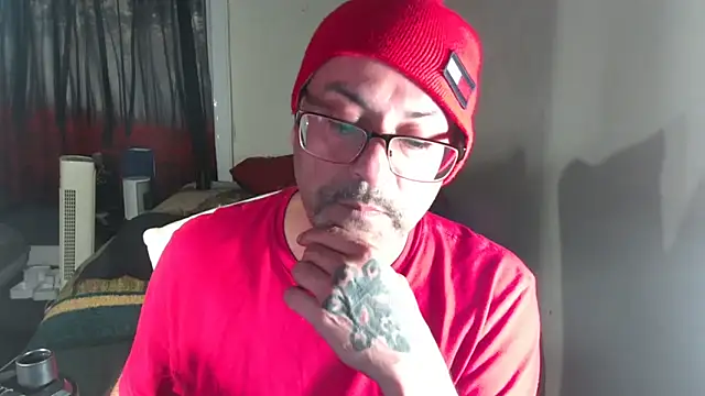 Snapshot of RickStone51 chatting on October 15, 2025, 12:33 am RickStone51 online show from October 15, 2025, 12:33 am